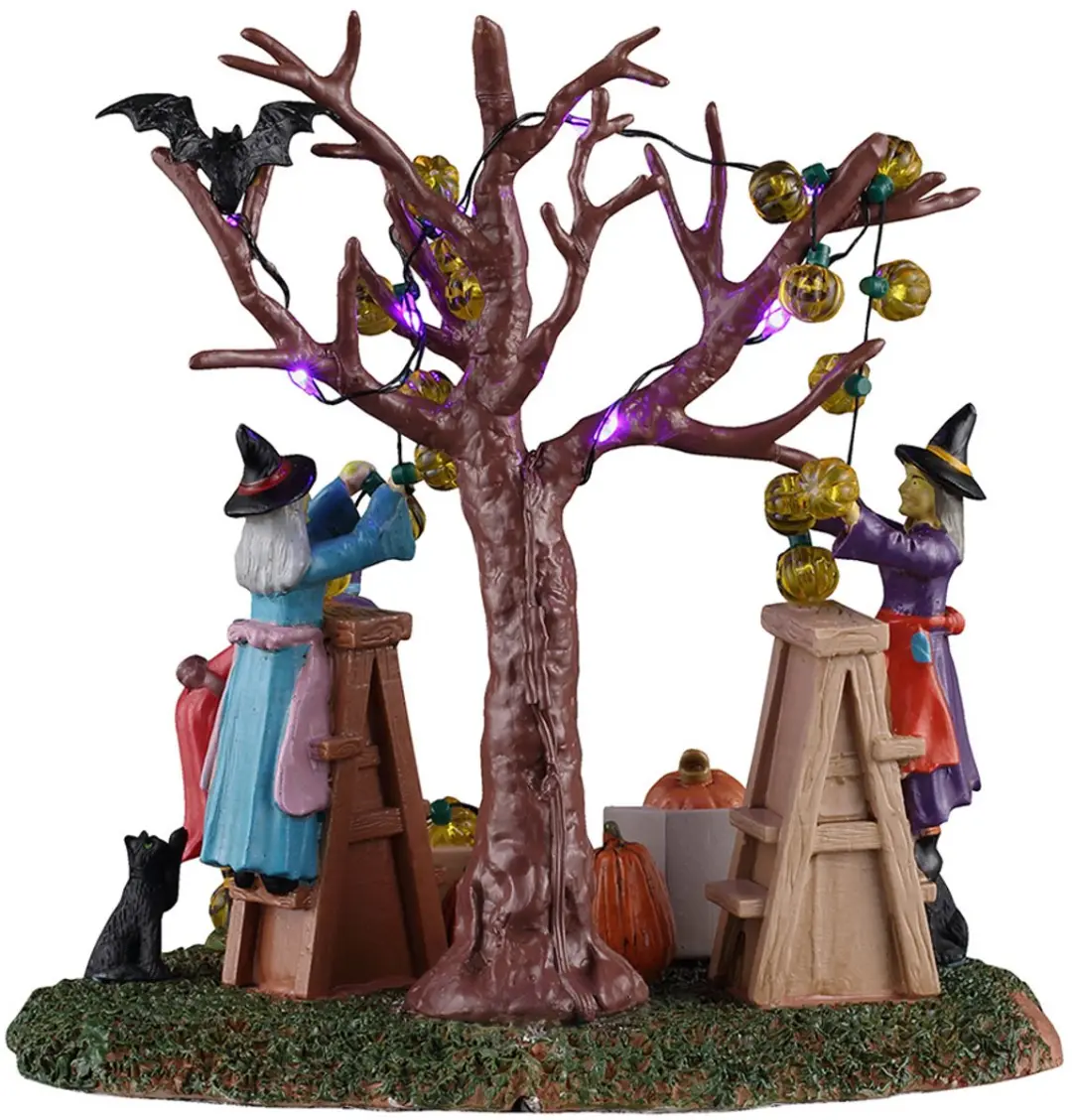 Lemax Spooky Town Decorating the Spooky Tree - Verlicht - afbeelding 2 van 4