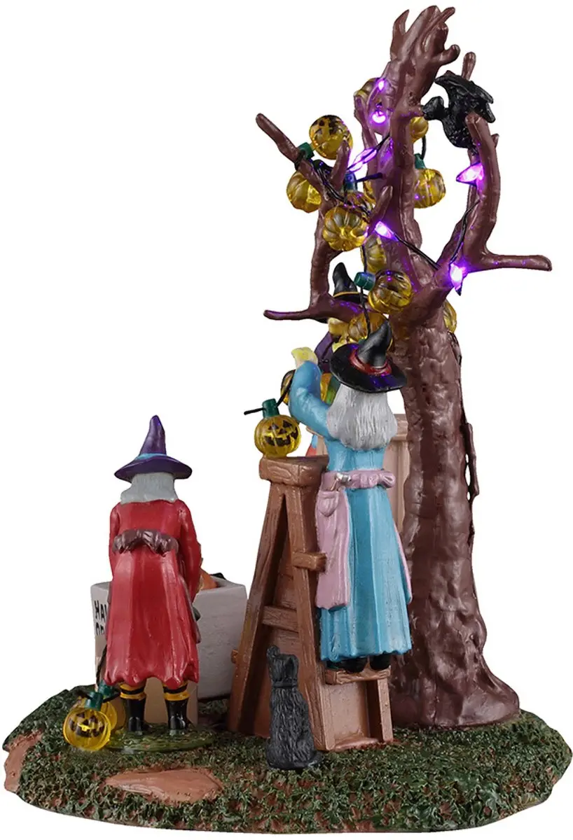 Lemax Spooky Town Decorating the Spooky Tree - Verlicht - afbeelding 4 van 4