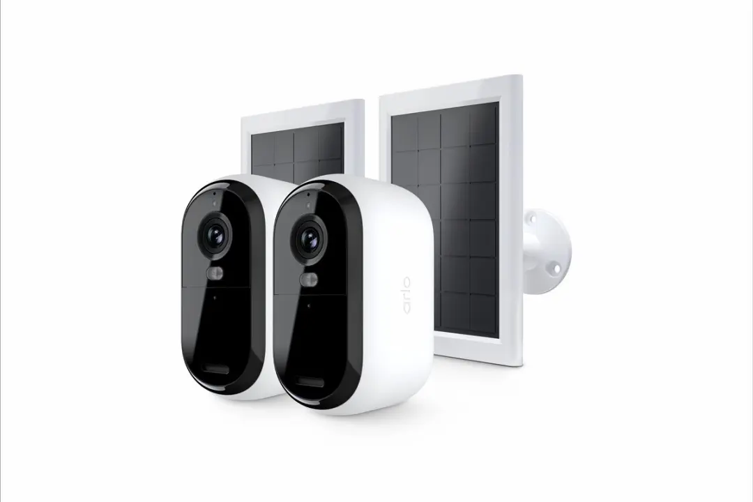 Arlo Essential 3 2K beveiligingscamera met zonnepaneel - 2-pack - Wit - afbeelding 2 van 6