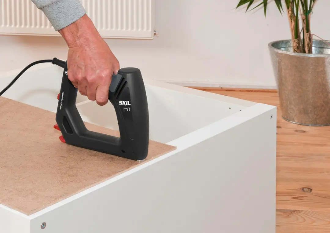 SKIL 8200 AA F0158200AA Elektrische Tacker - 710W - afbeelding 6 van 6