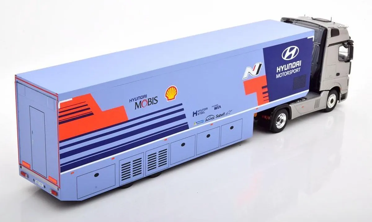 Mercedes-Benz Actros MP4 WRC Rally Transporter 1:43 IXO Models - Zilver/Rood/Blauw