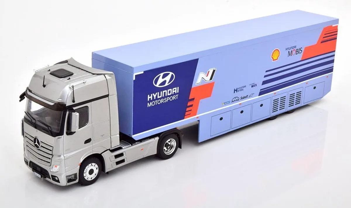 Mercedes-Benz Actros MP4 WRC Rally Transporter 1:43 IXO Models - Zilver/Rood/Blauw