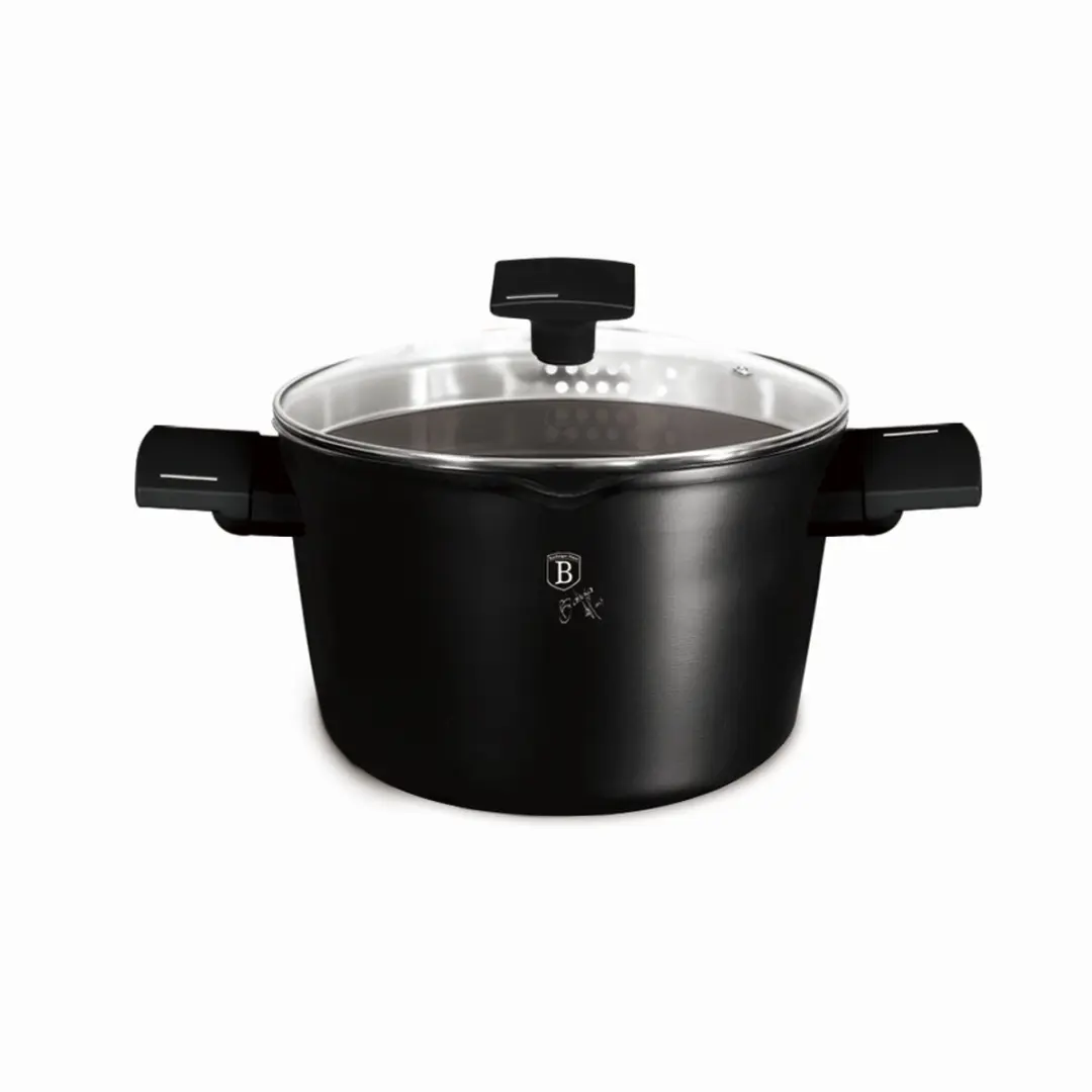 Kookpan met deksel en titaniumcoating, 24 cm, uit de Matte Black Collection