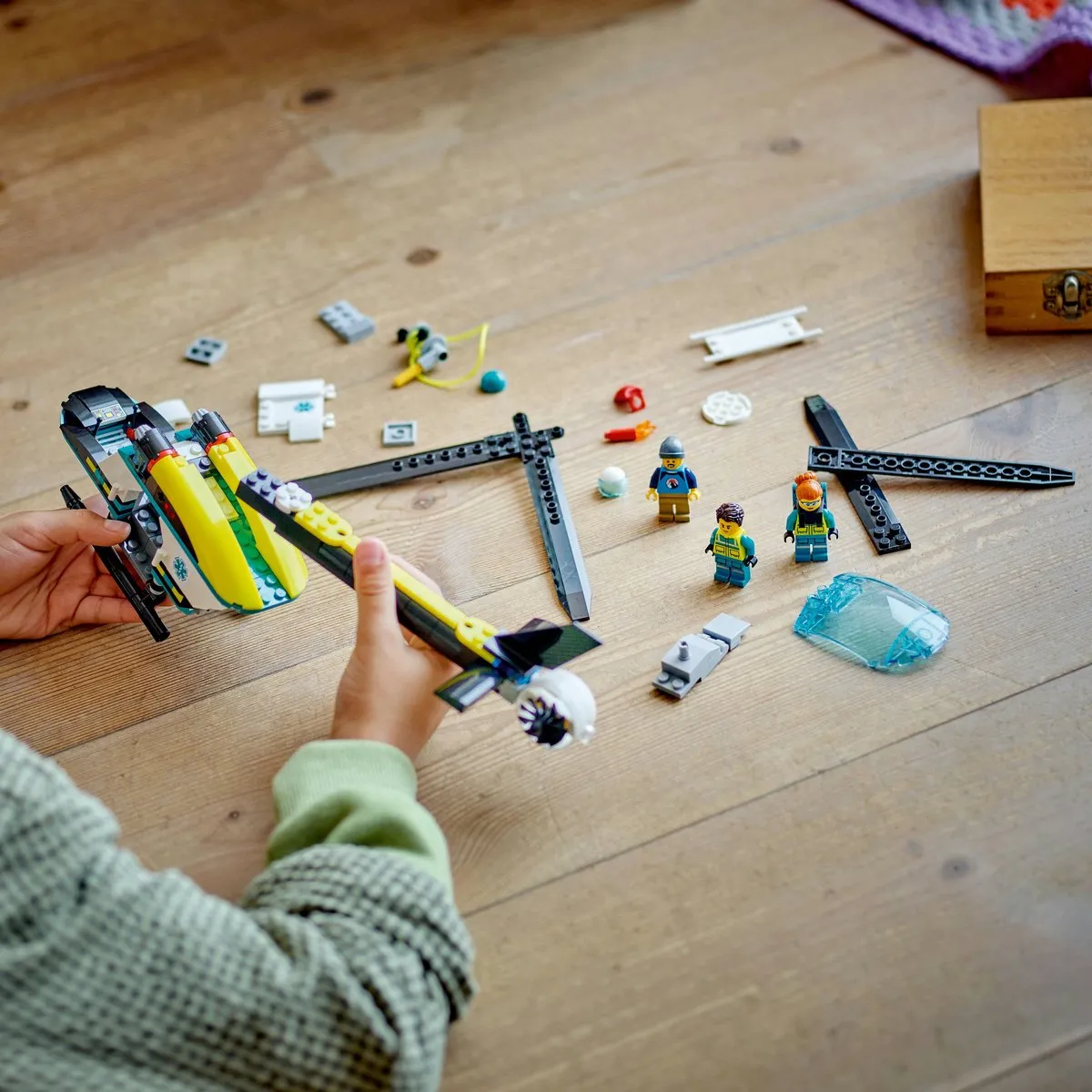 LEGO City Reddingshelikopter 60405 - 226 Stukken - afbeelding 6 van 6