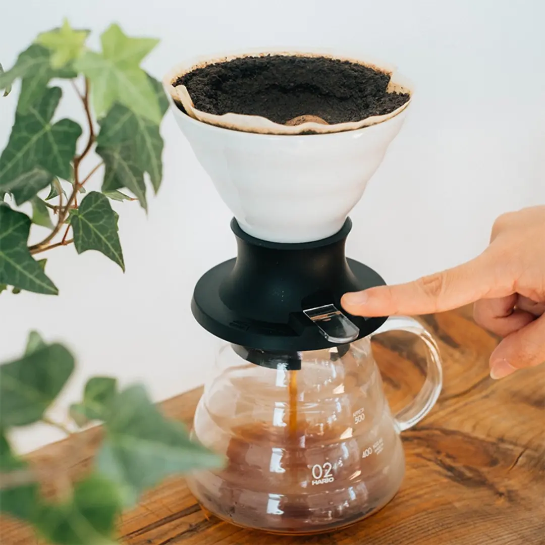 Hario V60 Switch 02 Keramische Koffiedripper - Wit - afbeelding 4 van 5