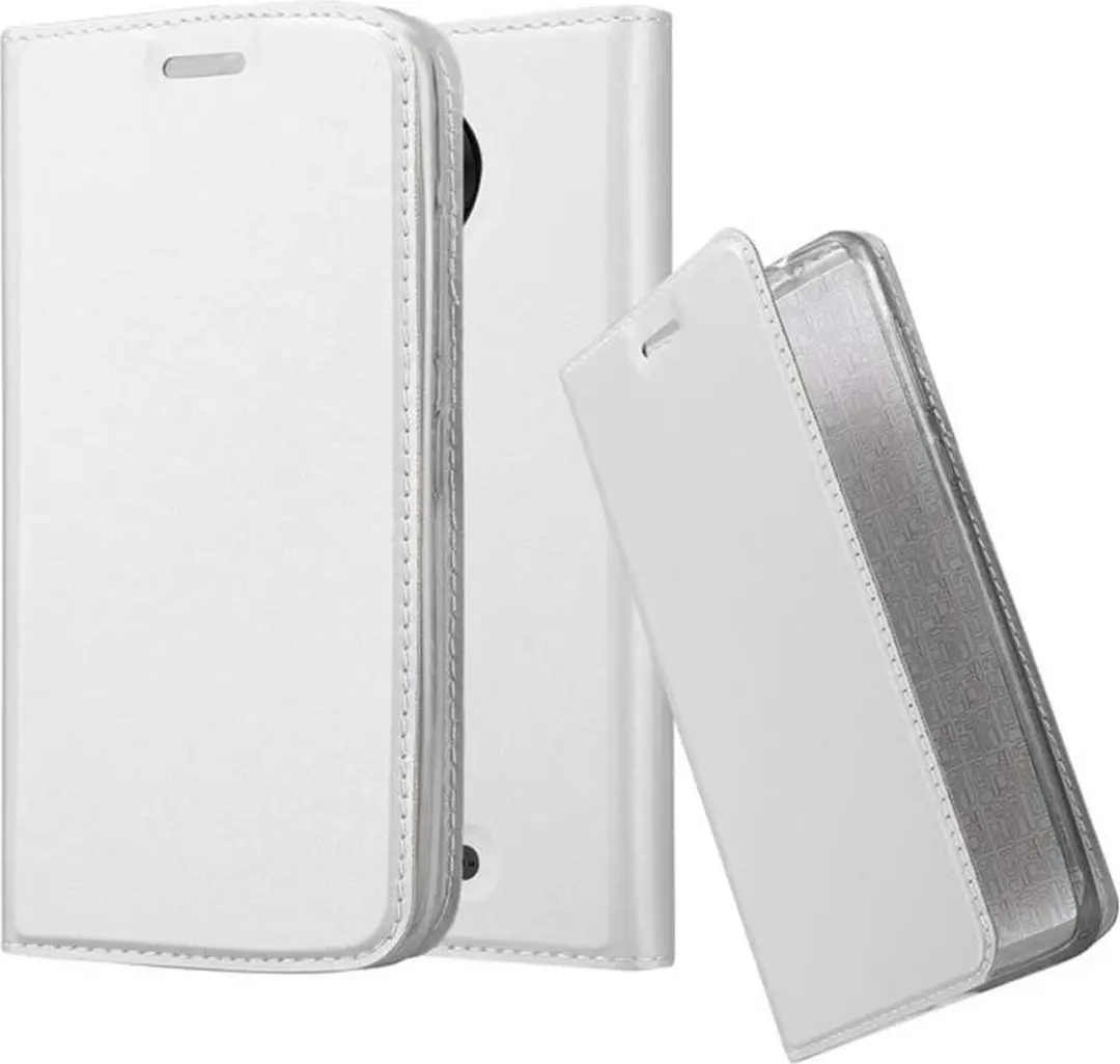 Cadorabo Hoesje geschikt voor Motorola MOTO C PLUS in CLASSY ZILVER - Beschermhoes met magnetische sluiting, standfunctie en kaartvakje Book Case Cover Etui