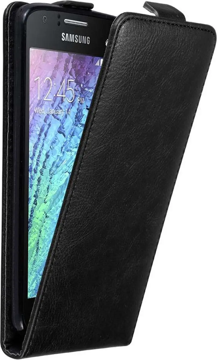 Cadorabo Hoesje geschikt voor Samsung Galaxy J1 2015 in ZWARTE NACHT
