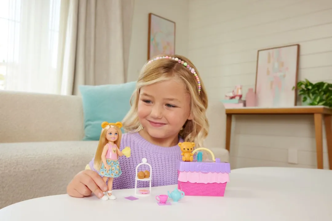 Barbie Chelsea Familie en Vrienden Club Pop-up Theefeestje - JJB40