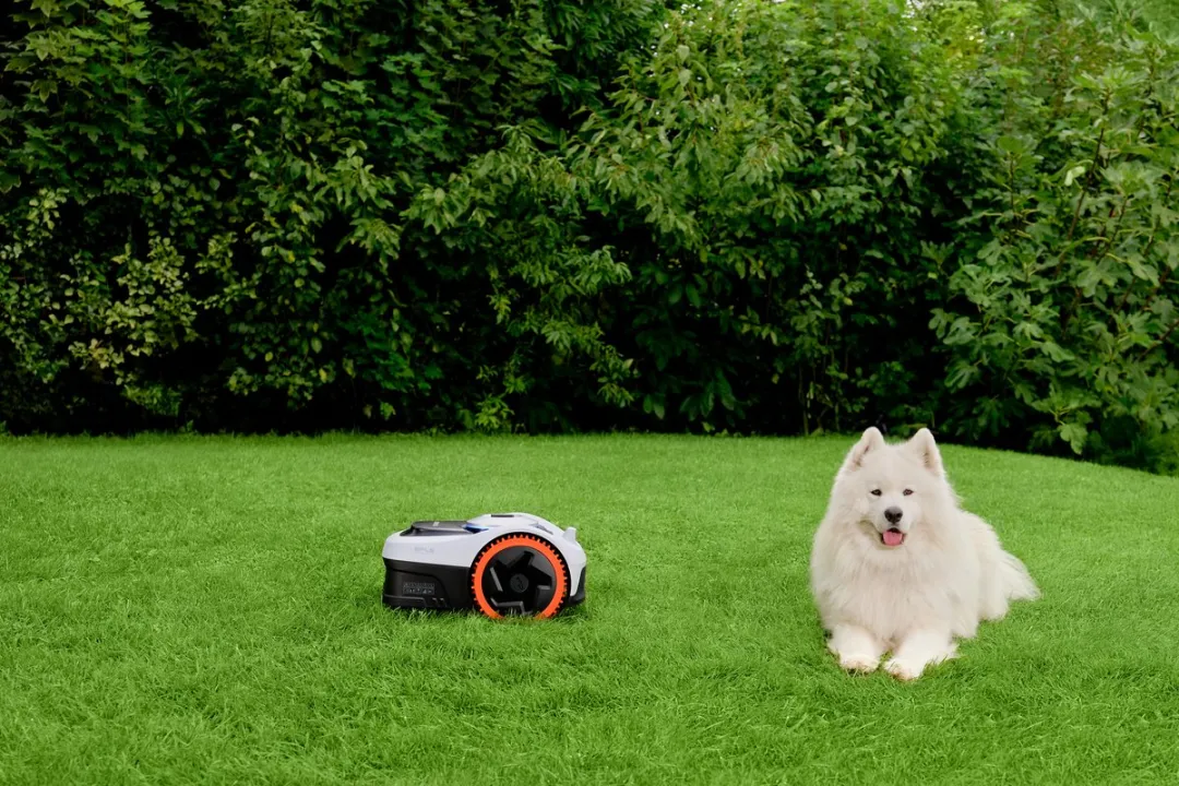 Segway Navimow i205 AWD - Robotmaaier - Zonder Grensdraad & Zonder Antenne - Snelste & eenvoudige Installatie - 500m² - driewielaandrijving - 45% Helling - AI Obstakelvermijding -Super Stil 59dB-3 Jaar Garantie