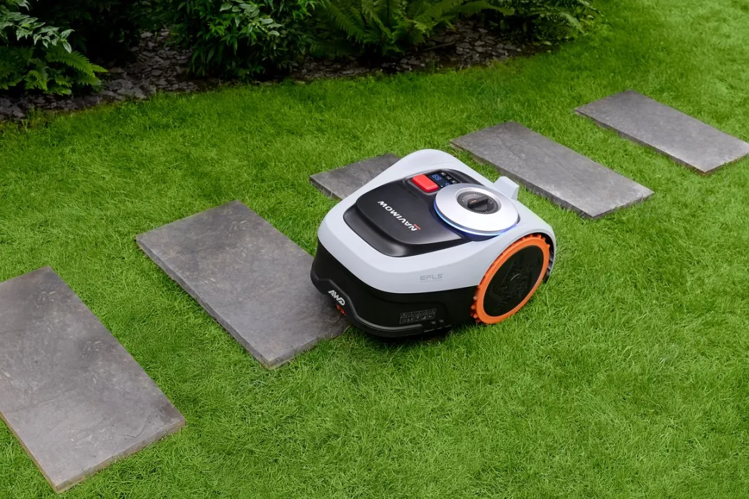 Segway Navimow i205 AWD - Robotmaaier - Zonder Grensdraad & Zonder Antenne - Snelste & eenvoudige Installatie - 500m² - driewielaandrijving - 45% Helling - AI Obstakelvermijding -Super Stil 59dB-3 Jaar Garantie