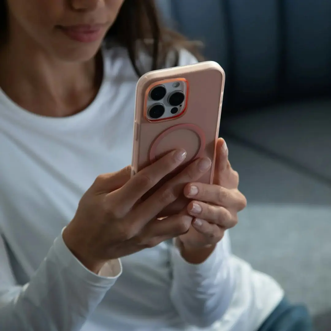 Incase Slim hoesje iPhone 16 - Roze - afbeelding 4 van 5