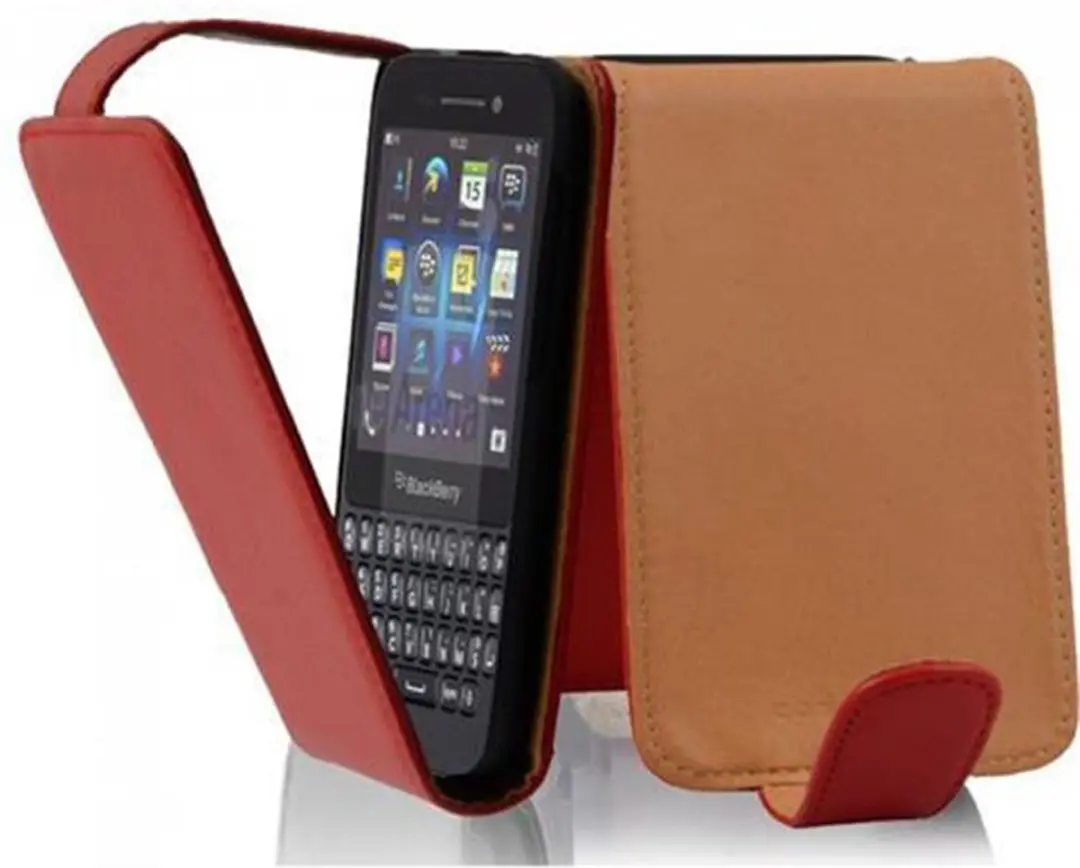 Cadorabo Hoesje geschikt voor Blackberry Q5 in INFERNO ROOD