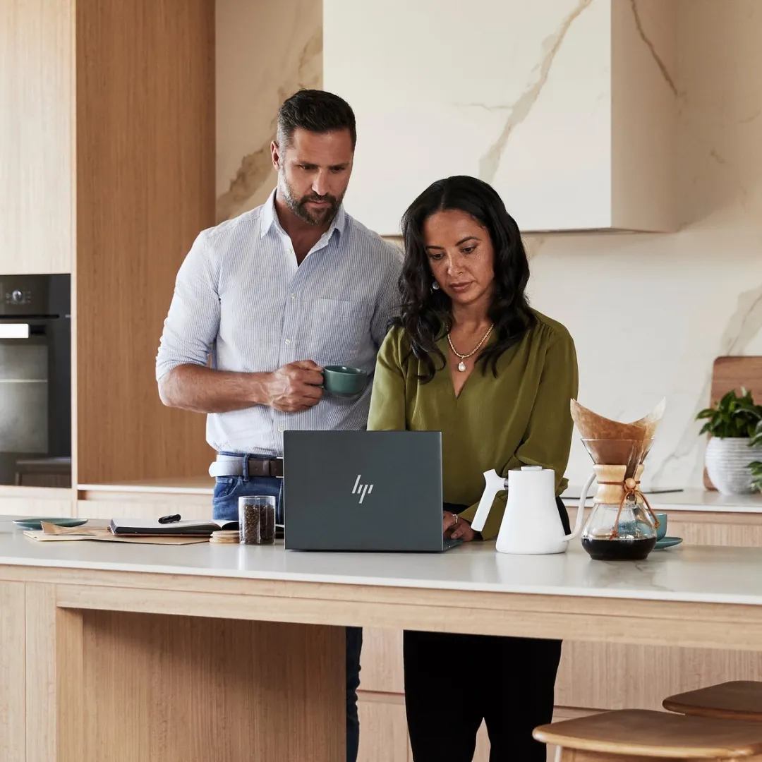 HP Elite Dragonfly 13.5 G3 Intel® Core™ i7 i7-1255U Laptop 34,3 cm (13.5") Touchscreen WUXGA+ 16 GB LPDDR5-SDRAM 512 GB SSD Wi-Fi 6E (802.11ax) Windows 11 Pro Blauw