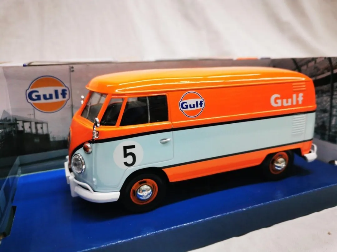 Volkswagen Type 2 T1 Delivery Van #5 Gulf 1:24 - Lichtblauw/Oranje