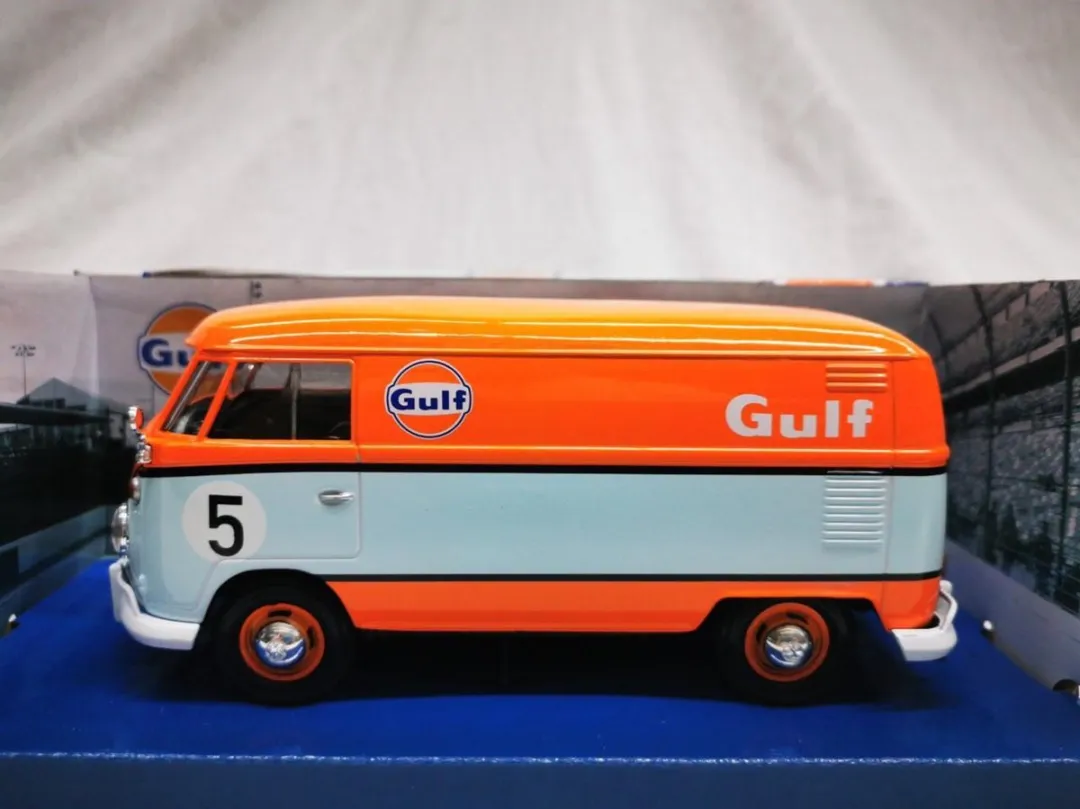 Volkswagen Type 2 T1 Delivery Van #5 Gulf 1:24 - Lichtblauw/Oranje