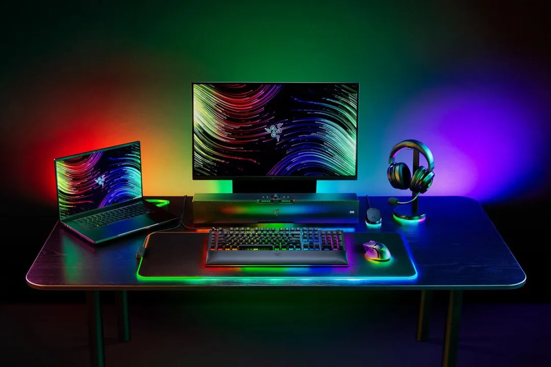 Razer BlackWidow V4 Pro RZ03-04680100-R3M1 Gaming Toetsenbord - Green Switch - Zwart