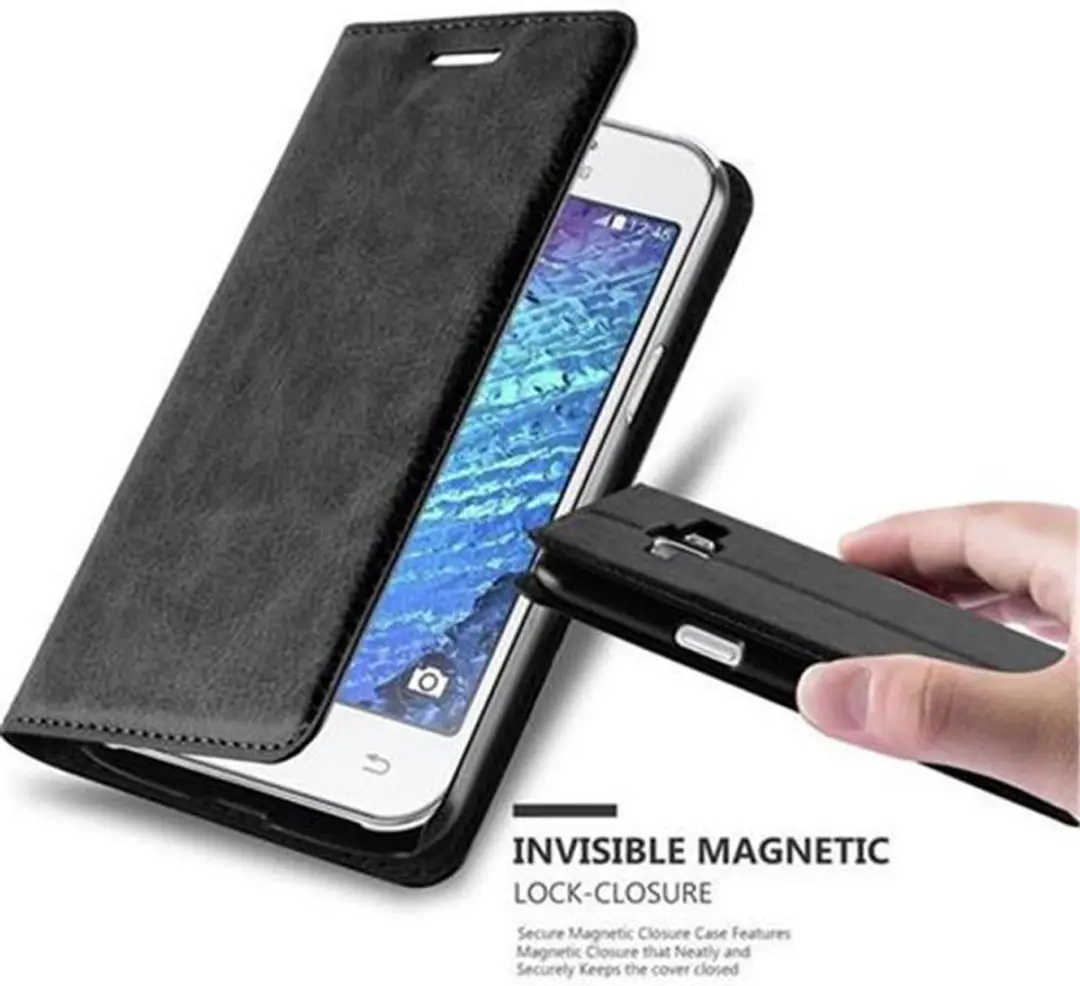 Cadorabo Hoesje geschikt voor Samsung Galaxy J1 2015 in ZWARTE NACHT