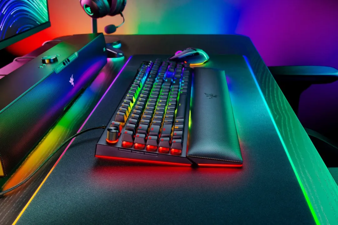 Razer BlackWidow V4 RZ03-04690100-R3M1 Gaming Toetsenbord - Green Switch - Zwart