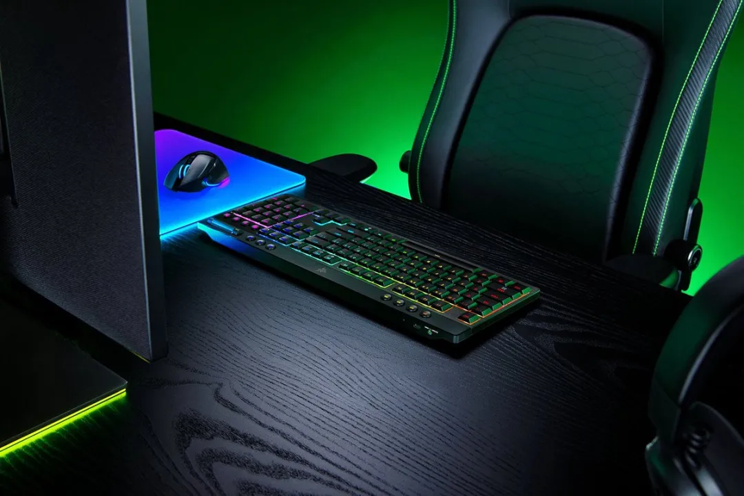 Razer BlackWidow V4 Low Profile HyperSpeed RZ03-05271500-R3M1 - Mechanische Yellow Switches - Zwart - afbeelding 6 van 6