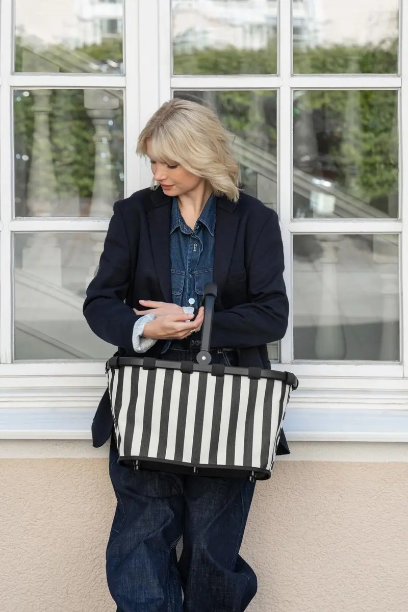 Reisenthel Carrybag Boodschappenmand 22L - Summerstripes Zwart - afbeelding 4 van 6