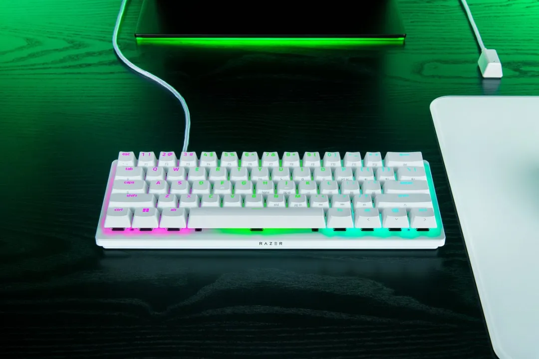 Razer Huntsman V3 Pro Mini Qwerty - Optische Switches - Wit - afbeelding 6 van 6