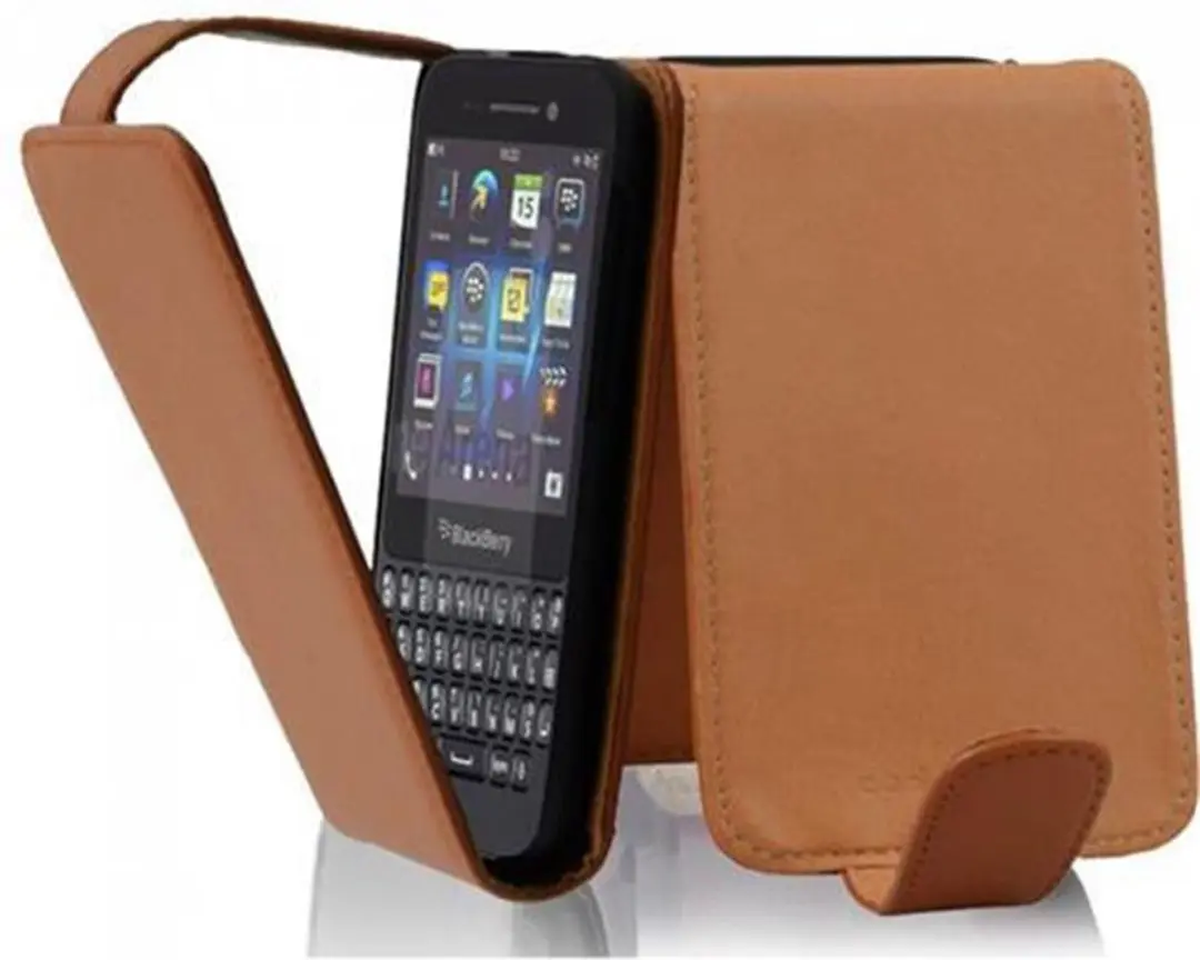 Cadorabo Hoesje geschikt voor Blackberry Q5 in COGNAC BRUIN