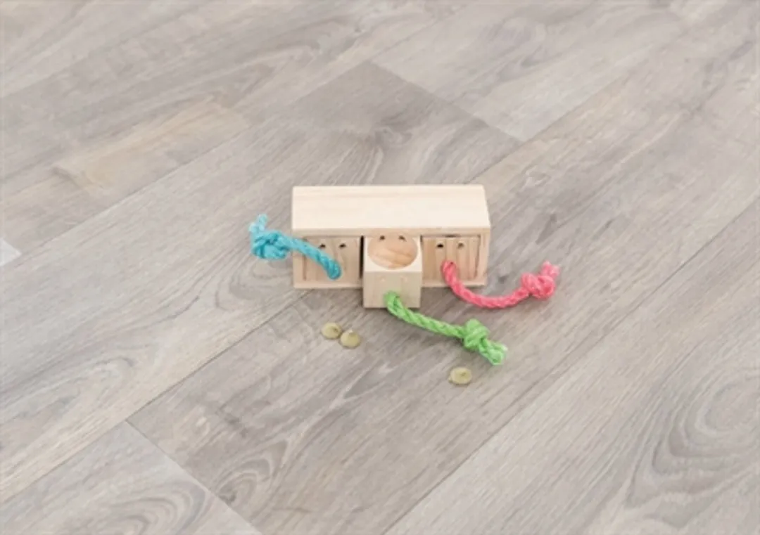 Trixie Snackkubus Hout - 16x6x7cm - Blauw - afbeelding 6 van 6