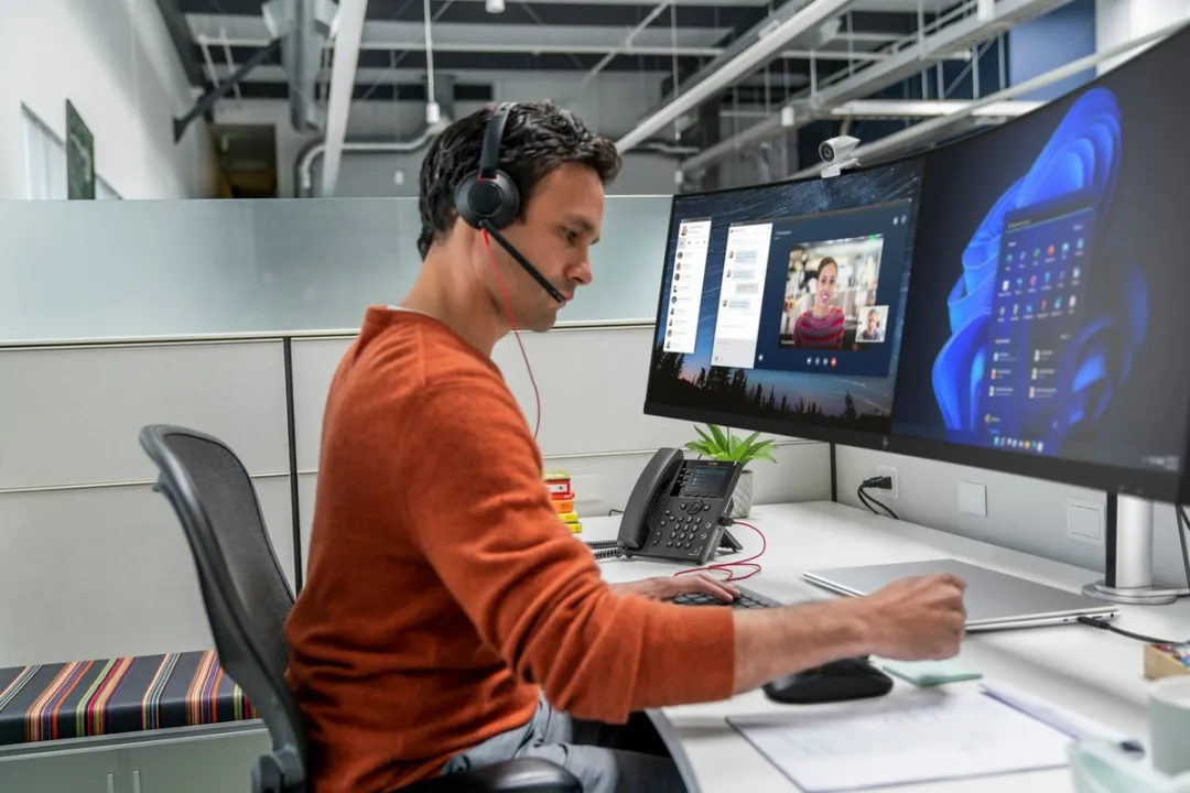 HP Poly 5220 Stereo USB-A VoIP-koptelefoon - Zwart
