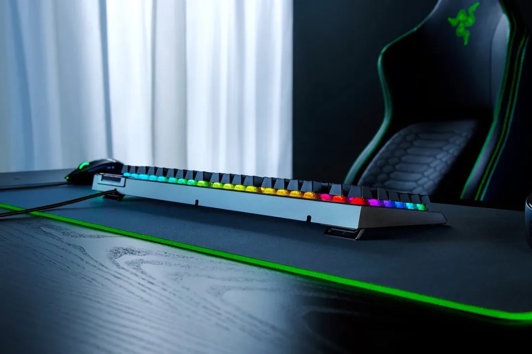 Razer BlackWidow V4 X RZ03-04700600-R3N1 Gaming Toetsenbord - Zwart