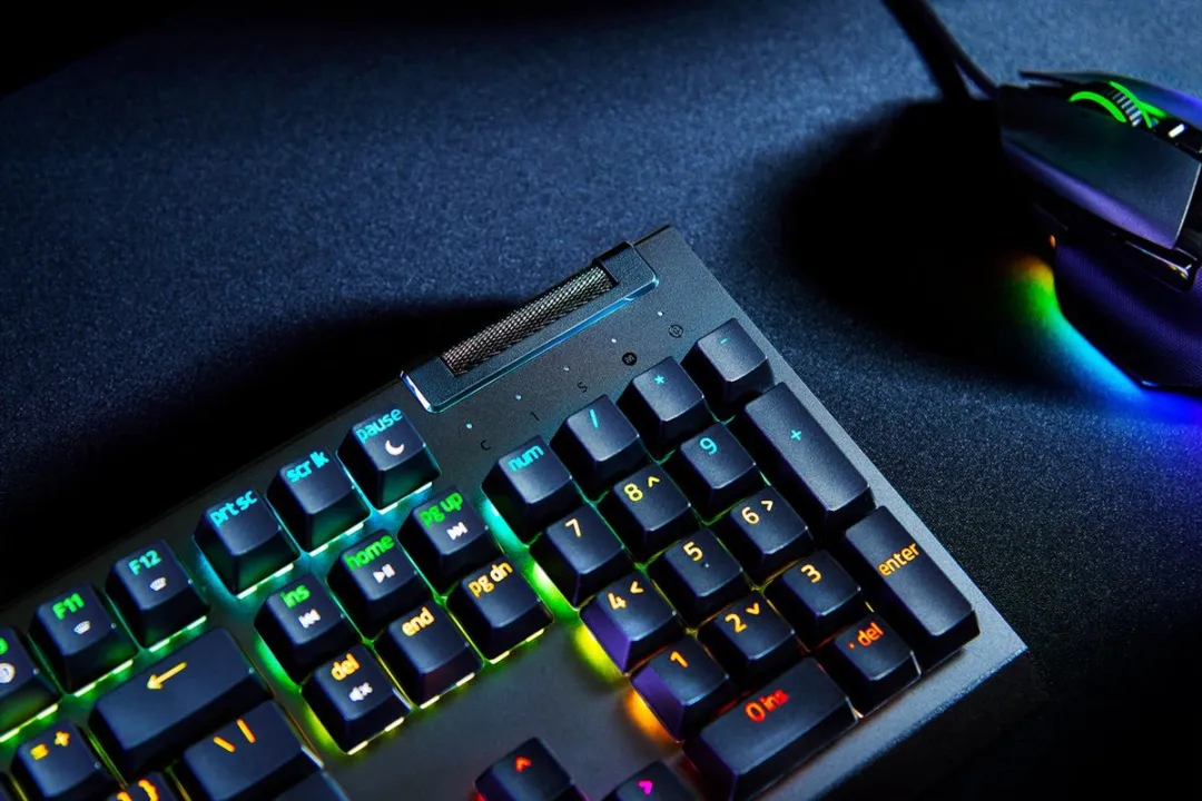 Razer BlackWidow V4 X RZ03-04700600-R3N1 Gaming Toetsenbord - Zwart - afbeelding 6 van 6