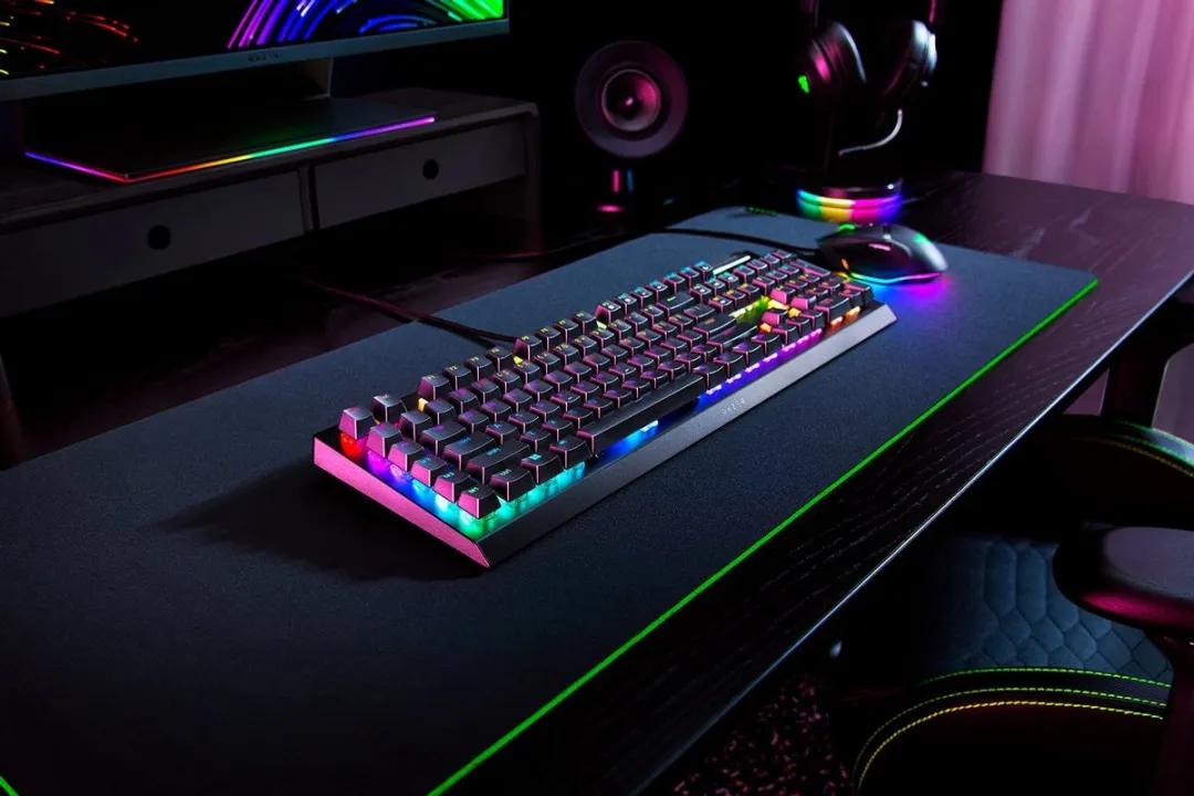 Razer BlackWidow V4 X RZ03-04700600-R3N1 Gaming Toetsenbord - Zwart