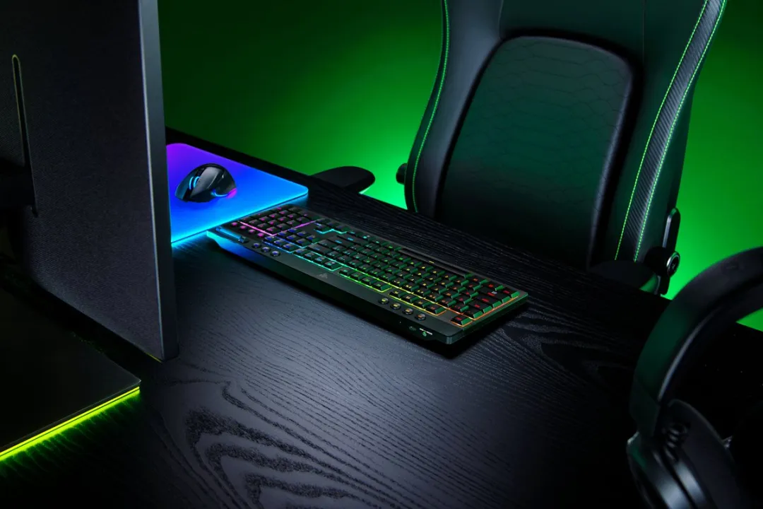 Razer BlackWidow V4 RZ03-05270100-R3M1 Gaming Toetsenbord - Mechanisch - Green Switches - Zwart - afbeelding 6 van 6