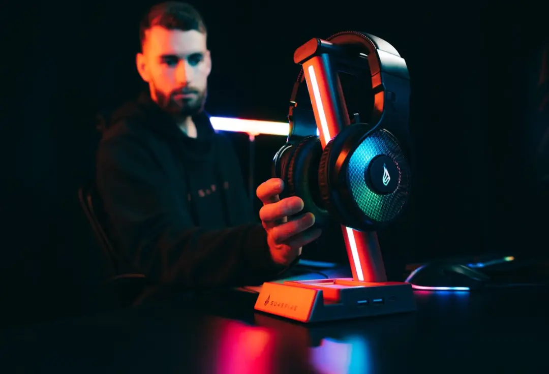 SureFire Vinson N1 Dual Balance - Hoofdtelefoonstandaard - RGB - Rood - Gaming - afbeelding 4 van 6