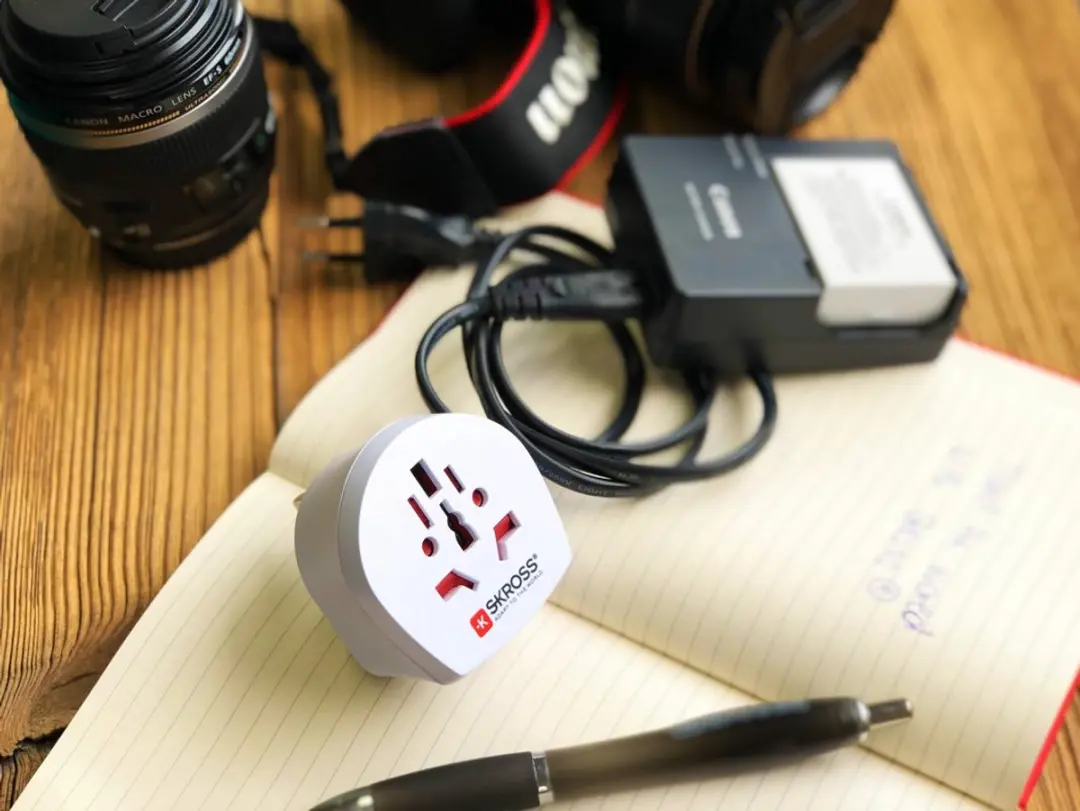 Skross Country Travel Adapter World to UK 2019 - Wit - afbeelding 3 van 6