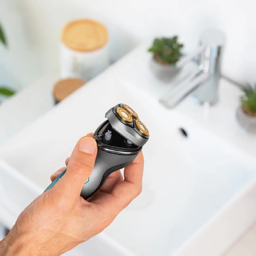 Cecotec Rotierender Rasierer Bamba PrecisionCare Titanium PerfectCut. Titanbeschichtigung mit 3D-Bewegung, Lithiumbatterie, die bis zu 40 Minuten ununterbrochenen - afbeelding 6 van 6