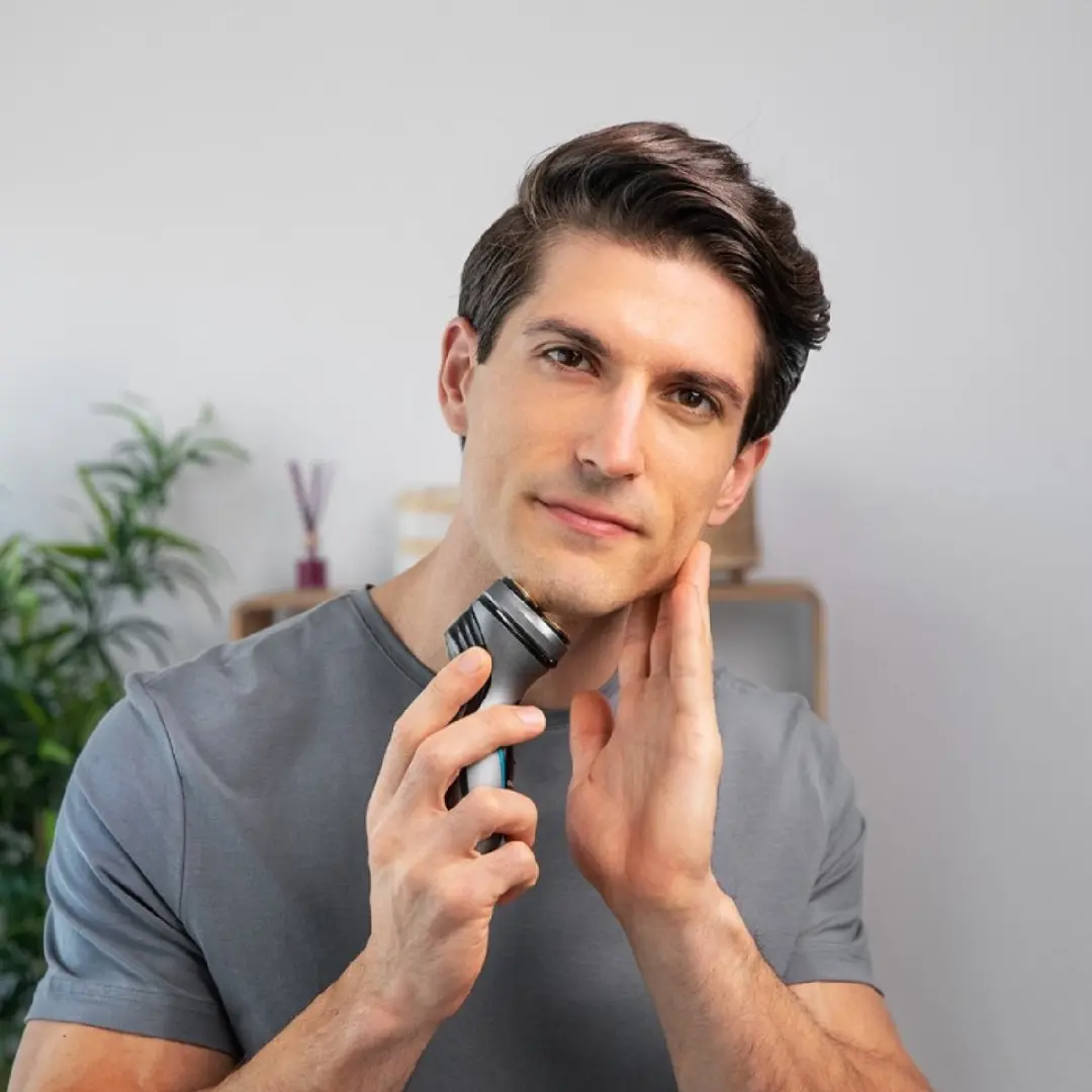 Cecotec Rotierender Rasierer Bamba PrecisionCare Titanium PerfectCut. Titanbeschichtigung mit 3D-Bewegung, Lithiumbatterie, die bis zu 40 Minuten ununterbrochenen - afbeelding 5 van 6