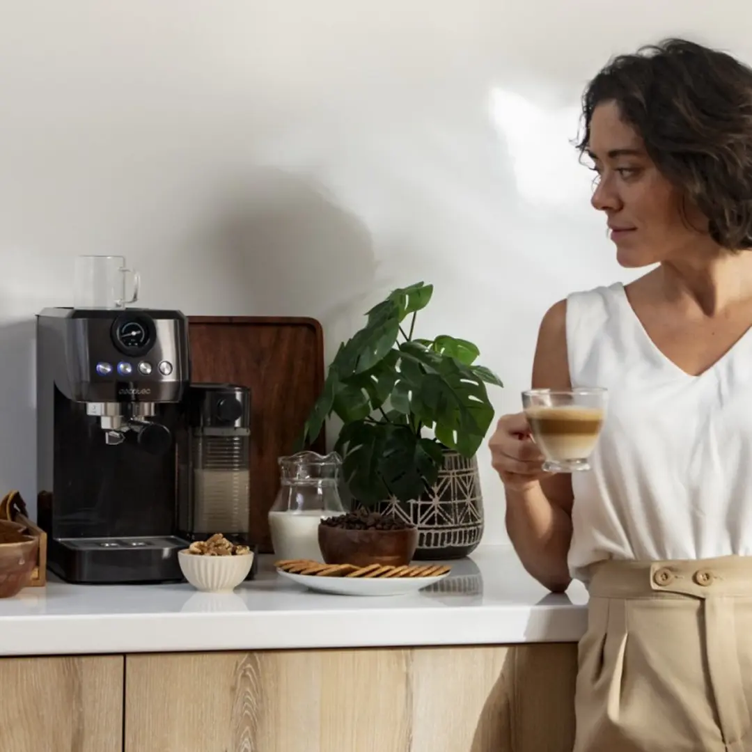 Cecotec Power Espresso 20 Pro Latte 01985 Espressomachine - afbeelding 4 van 6