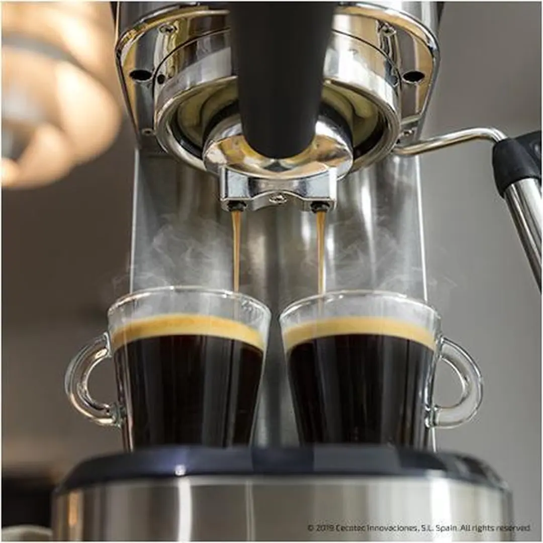 Cecotec Espressomaschine Cafelizzia 790 Steel für Espressos und Cappuccinos. 1350 W, Portafilterarm mit Doppelauslauf und zwei Filtern, 20 Bar Druck, abnehmbarer 1,2-Liter-Tank, Edelstahl - afbeelding 4 van 6