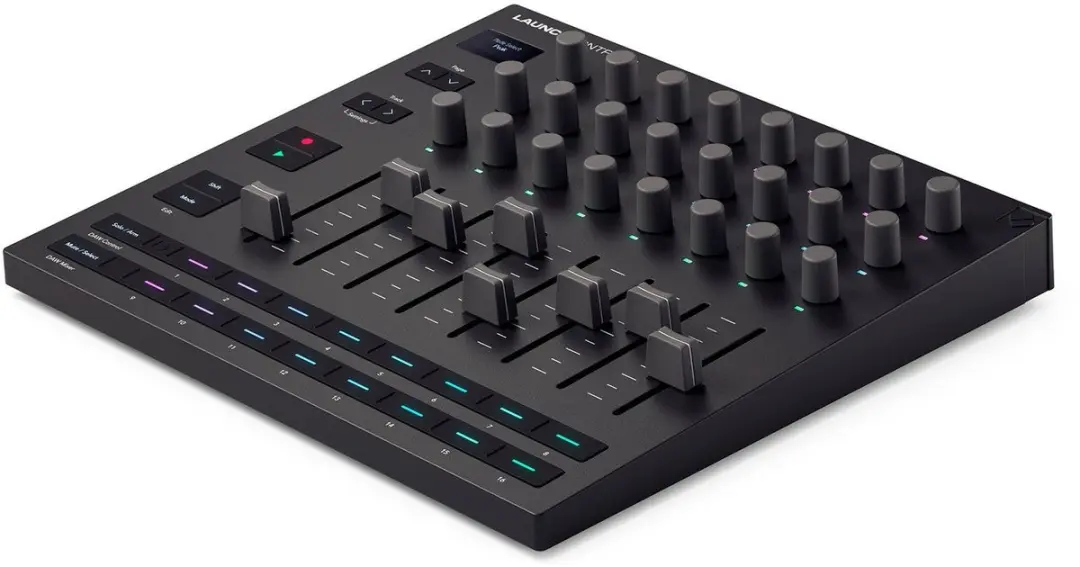 Novation Launch Control XL 3 MIDI Control Surface - Zwart - afbeelding 2 van 6