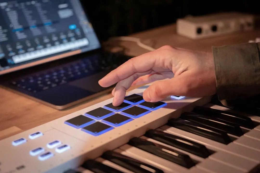 Arturia KeyLab 61 Essential SYN0008709-001 MIDI Controller - Wit - afbeelding 6 van 6