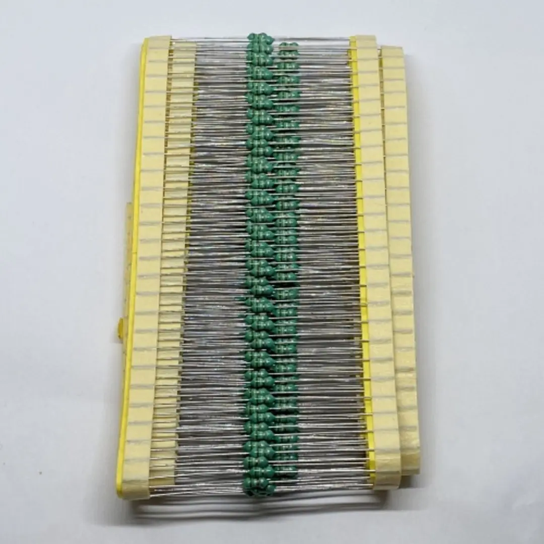 Inductor, Spoel, RF Choke, Axial, 3,9 µH, 263 mA, ± 5% 3mm, 20 stuks