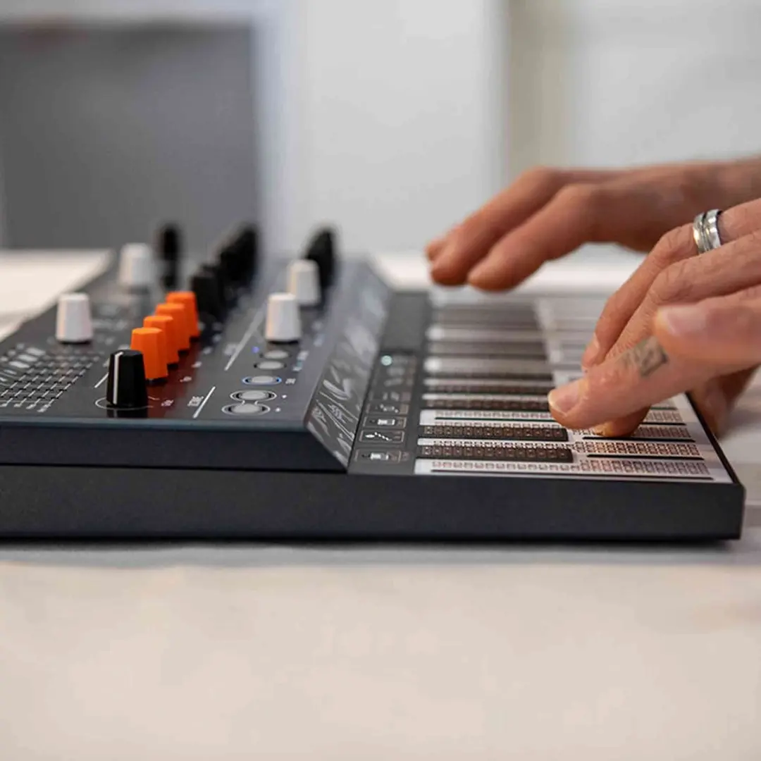 Arturia MicroFreak Synthesizer - Zwart - afbeelding 3 van 6