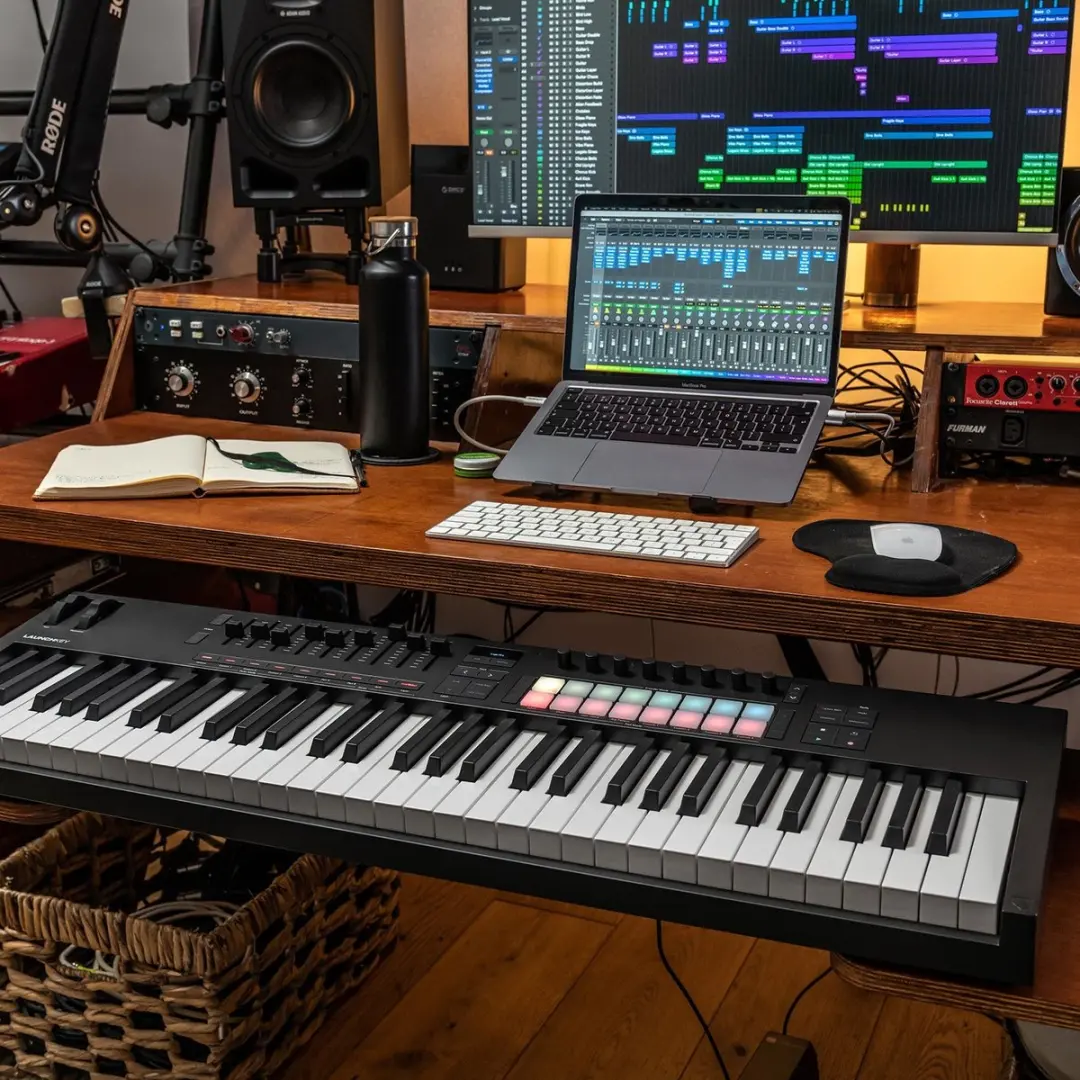 Novation Launchkey 61 MK4 MIDI Keyboard Controller - Zwart - afbeelding 5 van 6