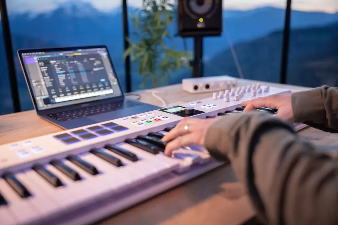 Arturia KeyLab Essential 61 MK3 MIDI Controller - Zwart - afbeelding 4 van 6
