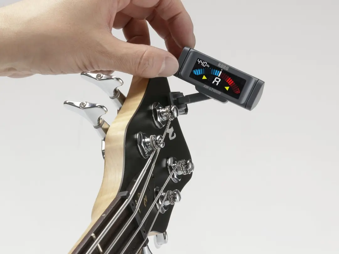 Korg AW-LT100B Clip-On Stemapparaat voor Basgitaar - afbeelding 4 van 6