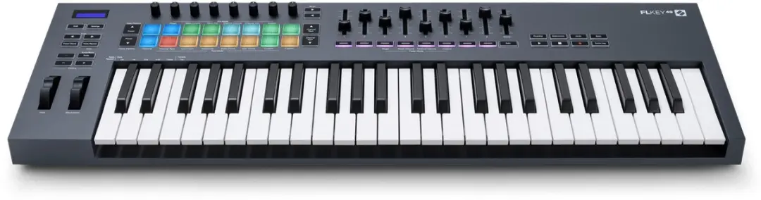 Novation Launchkey 49 MK4 - MIDI Keyboard Controller - 49 Semi-Gewogen Toetsen - 4 Octaven - 16 FSR Drumpad - 9 Faders - 8 Encoders - OLED Display - USB-C - 5-Pins MIDI - afbeelding 4 van 6