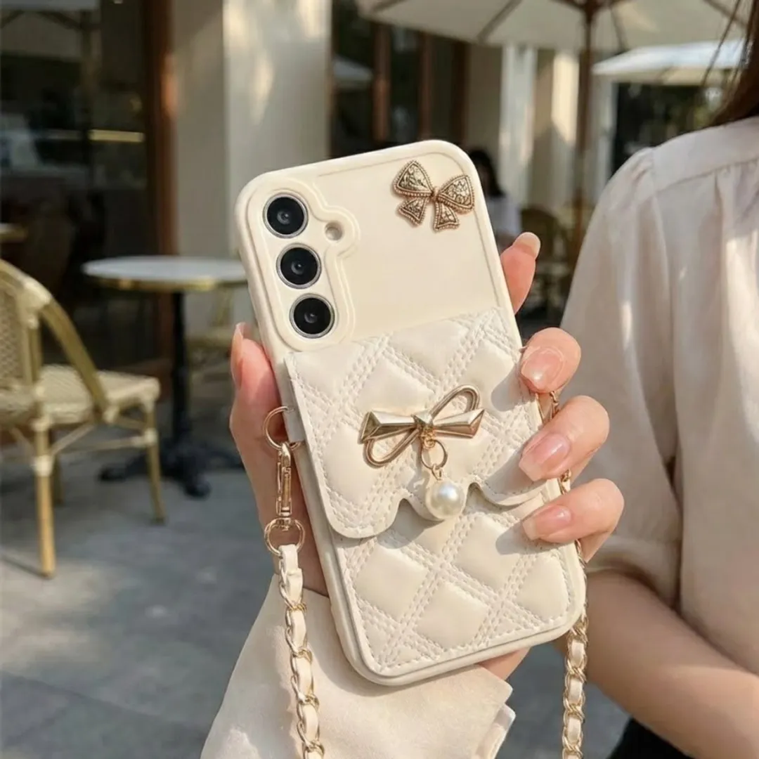 NUVEX Crèmekleurig Telefoonhoesje S25 - Quilt met Goud & Parels - 2 Pasjes