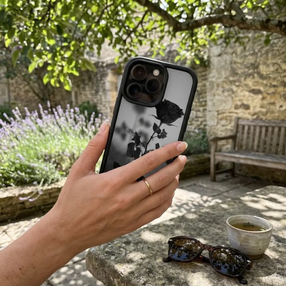 NUVEX iPhone 16 Pro Hoesje - Zwart Transparant - Roos Print