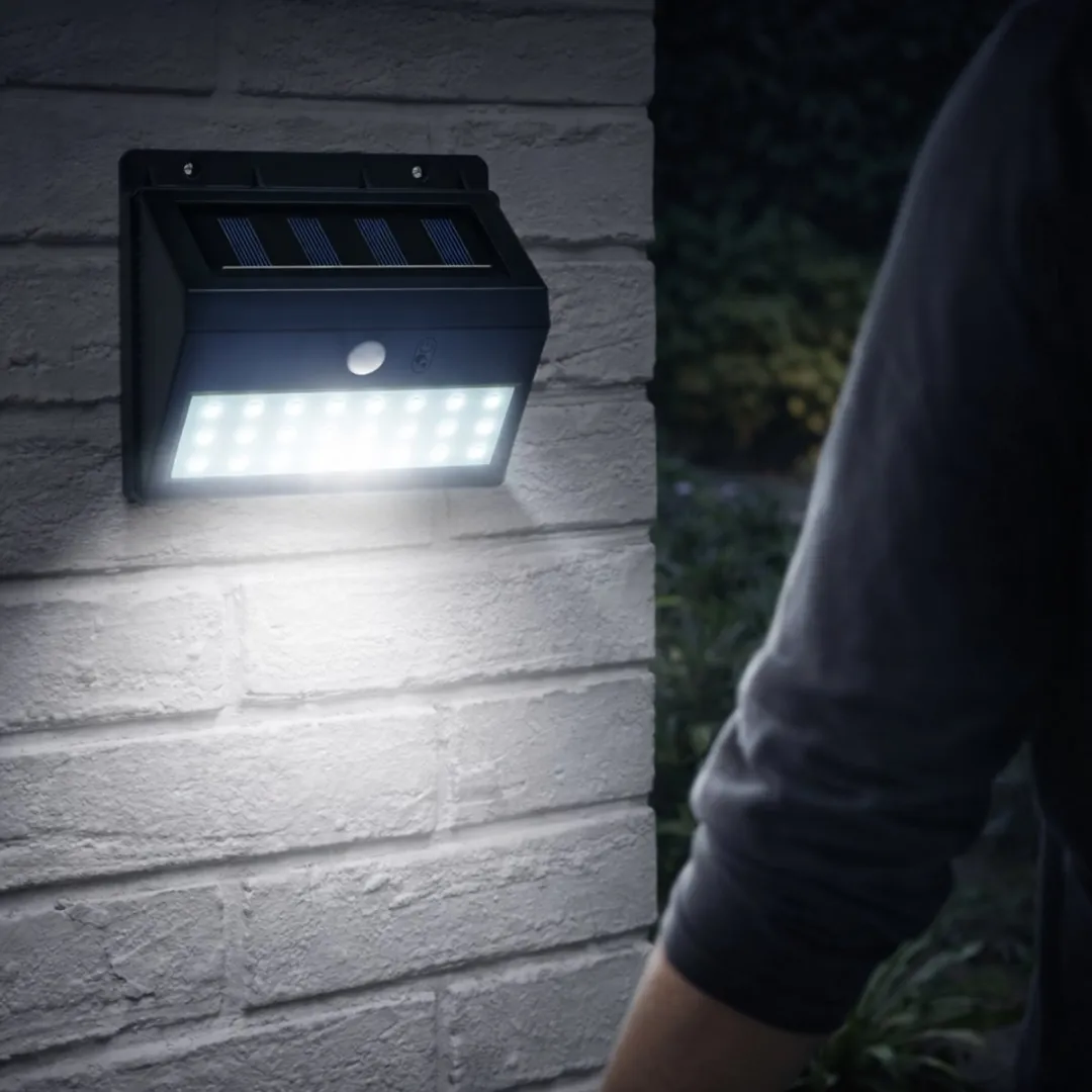 Grundig Solar Wandlamp Buiten LED - Bewegingssensor 120° - IP44 Zwart