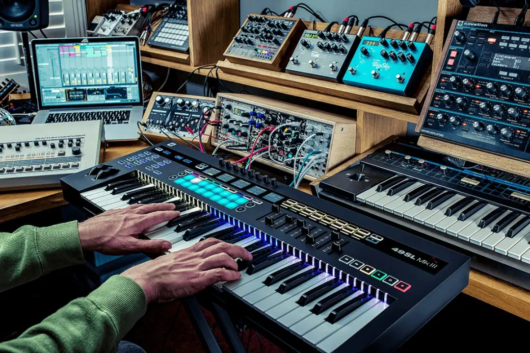Novation 49SL MkIII MIDI Keyboard Controller - 49 Toetsen - Zwart - afbeelding 4 van 6